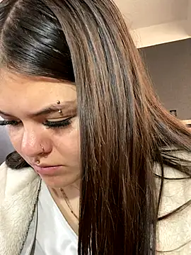 Snapshot of Camila_Duarte2 chatting on 12.18.25 Camila Duarte2 online show from 12.18.25