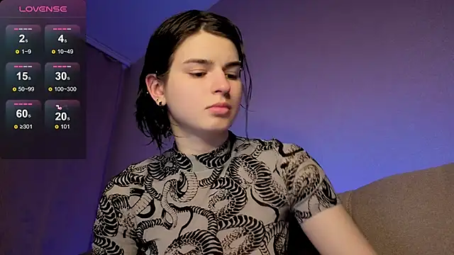 Snapshot of lololozhechka chatting on 04.21.26 lololozhechka online show from 04.21.26