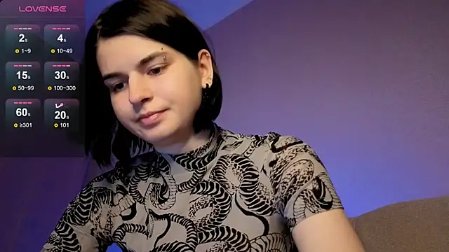 Snapshot of lololozhechka chatting on 04.22.26 lololozhechka online show from 04.22.26