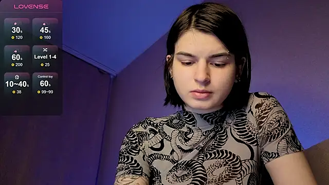Snapshot of lololozhechka chatting on 04.27.26 lololozhechka online show from 04.27.26