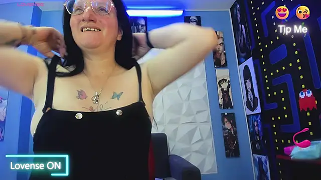 Snapshot of Andre_cloefoxx_ chatting on 12.21.25 Andre cloefoxx online show from 12.21.25