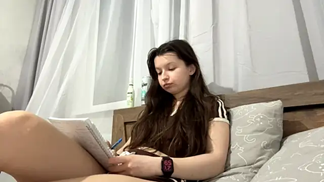 EllieBerrie online show from 12.04.25