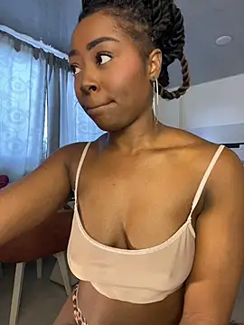 Snapshot of Cynthia_es chatting on 07.28.26 Cynthia es online show from 07.28.26