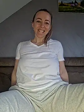 Snapshot of sole28 chatting on 03.27.26 sole28 online show from 03.27.26