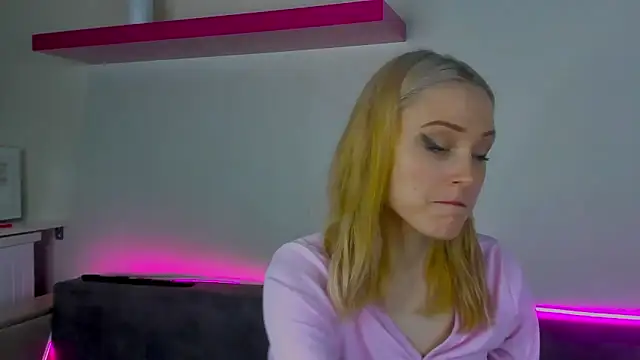 Gina Gina love online show from 12.19.25