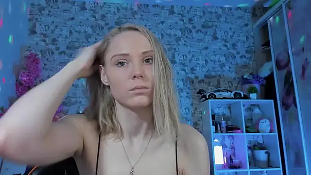 Snapshot of Gina_Gina_love chatting on 04.24.26 Gina Gina love online show from 04.24.26