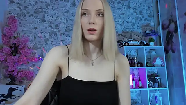 Snapshot of Gina_Gina_love chatting on 04.25.26 Gina Gina love online show from 04.25.26