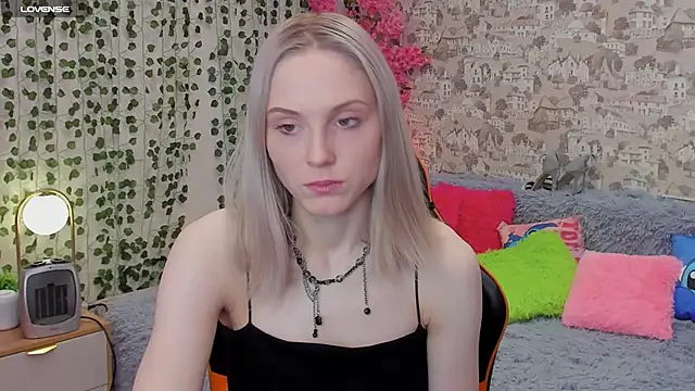 Snapshot of Gina_Gina_love chatting on 05.27.26 Gina Gina love online show from 05.27.26