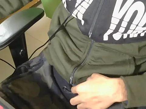 Snapshot of Michal_Fransis chatting on 12.05.25 Michal Fransis online show from 12.05.25