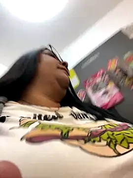 Snapshot of Carameloswing1 chatting on 12.20.25 Carameloswing1 online show from 12.20.25