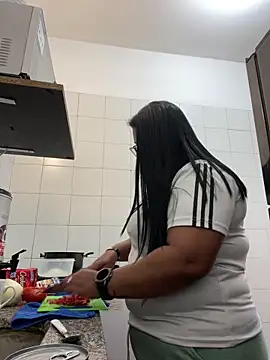 Snapshot of Carameloswing1 chatting on 12.21.25 Carameloswing1 online show from 12.21.25