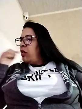 Snapshot of Carameloswing1 chatting on 12.22.25 Carameloswing1 online show from 12.22.25