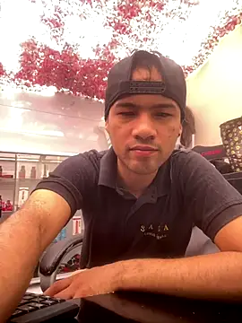 Snapshot of SweeXioji chatting on 12.21.25 SweeXioji online show from 12.21.25