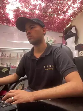 Snapshot of SweeXioji chatting on 12.22.25 SweeXioji online show from 12.22.25