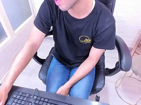 Snapshot of SweeXioji chatting on 02.19.26 SweeXioji online show from 02.19.26