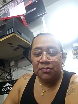 Snapshot of vicky-duarte chatting on 12.18.25 vicky-duarte online show from 12.18.25