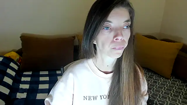 Snapshot of LikaAliston chatting on 12.19.25 LikaAliston online show from 12.19.25