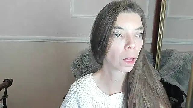 Snapshot of LikaAliston chatting on 12.23.25 LikaAliston online show from 12.23.25