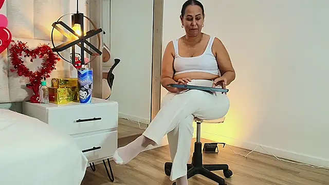 Snapshot of Sara_BigAss- chatting on 02.20.26 Sara BigAss- online show from 02.20.26