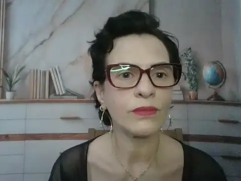 Snapshot of Luna-Hot0802 chatting on 12.18.25 Luna-Hot0802 online show from 12.18.25