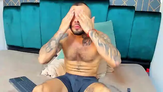 Snapshot of lucky_smith1 chatting on 12.16.25 lucky smith1 online show from 12.16.25