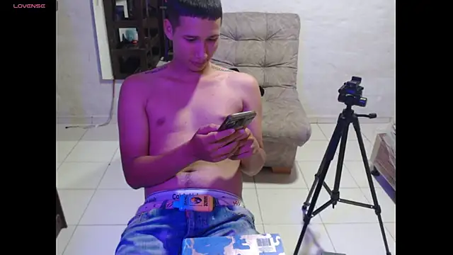 Snapshot of maxI_dick33 chatting on 07.03.26 maxI dick33 online show from 07.03.26