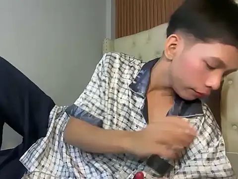 TheBoyAboveYou online show from 04.22.26