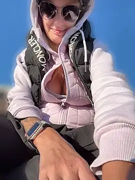 Betsy online show from 04.10.26