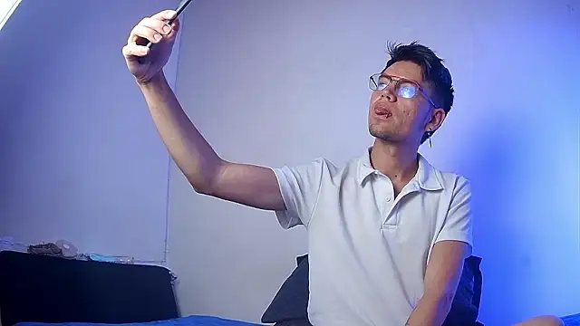 Snapshot of nicolatinboy chatting on 02.11.26 nicolatinboy online show from 02.11.26