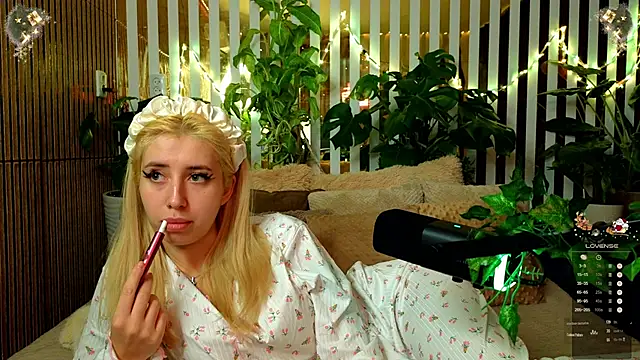 FlowweerGirl online show from 12.21.25