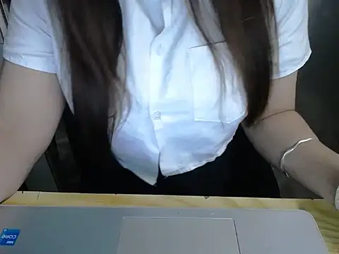 Snapshot of maian_love chatting on 04.25.26 maian love online show from 04.25.26