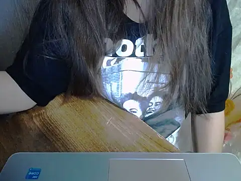Snapshot of maian_love chatting on 05.20.26 maian love online show from 05.20.26