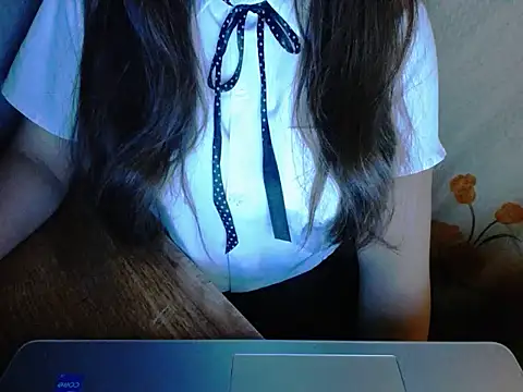 Snapshot of maian_love chatting on 06.12.26 maian love online show from 06.12.26