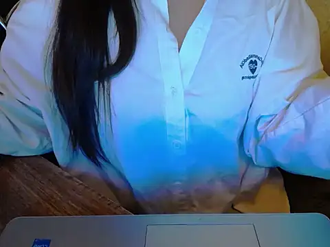 Snapshot of maian_love chatting on 06.16.26 maian love online show from 06.16.26