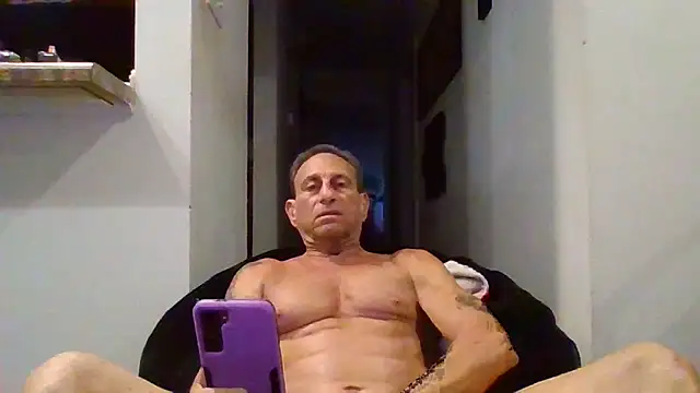 Snapshot of johnnymarino1010 chatting on 05.22.26 johnnymarino1010 online show from 05.22.26