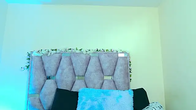 Snapshot of iris_and_damian chatting on 02.01.26 iris and damian online show from 02.01.26