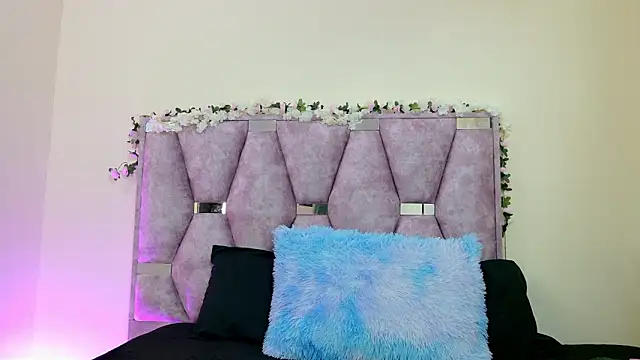 Snapshot of iris_and_damian chatting on 02.17.26 iris and damian online show from 02.17.26