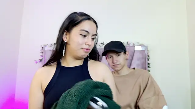 Snapshot of iris_and_damian chatting on 02.24.26 iris and damian online show from 02.24.26