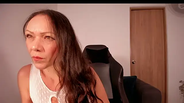 Cleoember  online show from 12.18.25