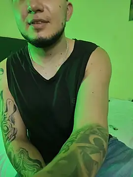 Snapshot of GideonCartie chatting on 12.23.25 GideonCartie online show from 12.23.25