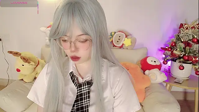 Snapshot of Miyeoonn chatting on 12.16.25 Miyeoonn online show from 12.16.25