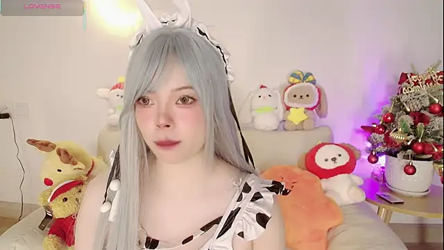 Snapshot of Miyeoonn chatting on 12.17.25 Miyeoonn online show from 12.17.25