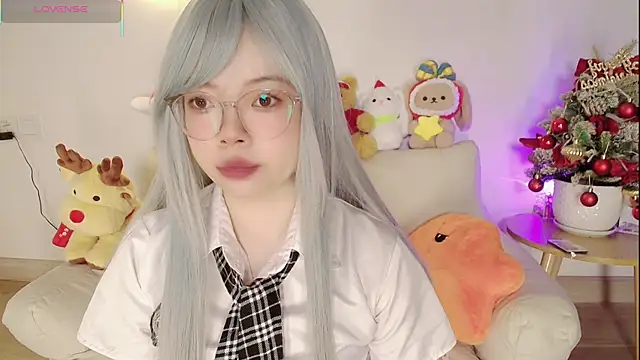 Snapshot of Miyeoonn chatting on 12.22.25 Miyeoonn online show from 12.22.25