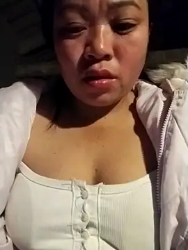 Snapshot of AlilaK2 chatting on 12.14.25 AlilaK2 online show from 12.14.25