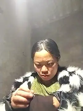 Snapshot of AlilaK2 chatting on 12.18.25 AlilaK2 online show from 12.18.25