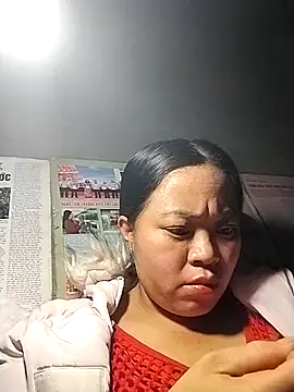 Snapshot of AlilaK2 chatting on 12.20.25 AlilaK2 online show from 12.20.25