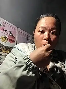 Snapshot of AlilaK2 chatting on 01.14.26 AlilaK2 online show from 01.14.26