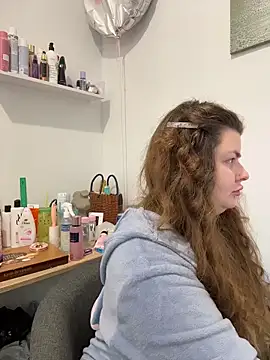 Snapshot of EvKamenskih chatting on 12.21.25 EvKamenskih online show from 12.21.25