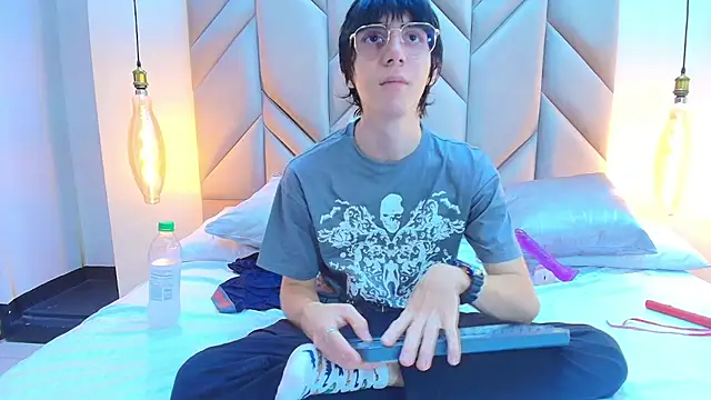 Snapshot of JeffBellfort chatting on 12.21.25 JeffBellfort online show from 12.21.25