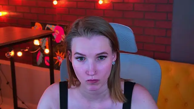 Snapshot of Megan_Rodgers chatting on 12.20.25 Megan Rodgers online show from 12.20.25